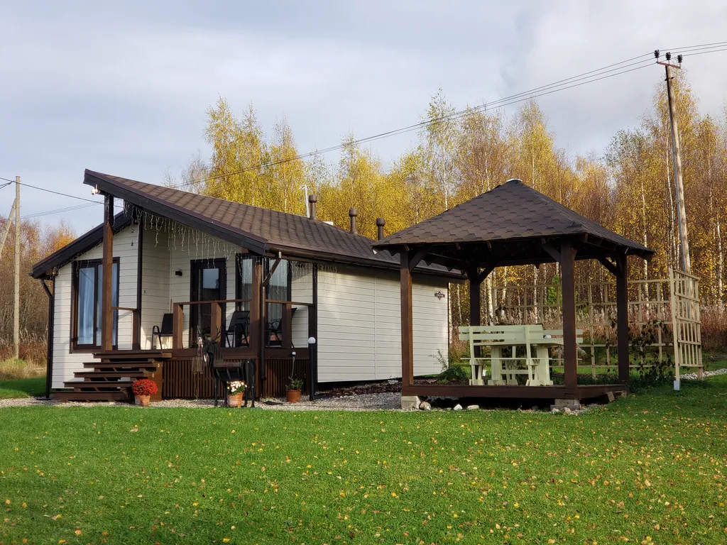 Домик у озера