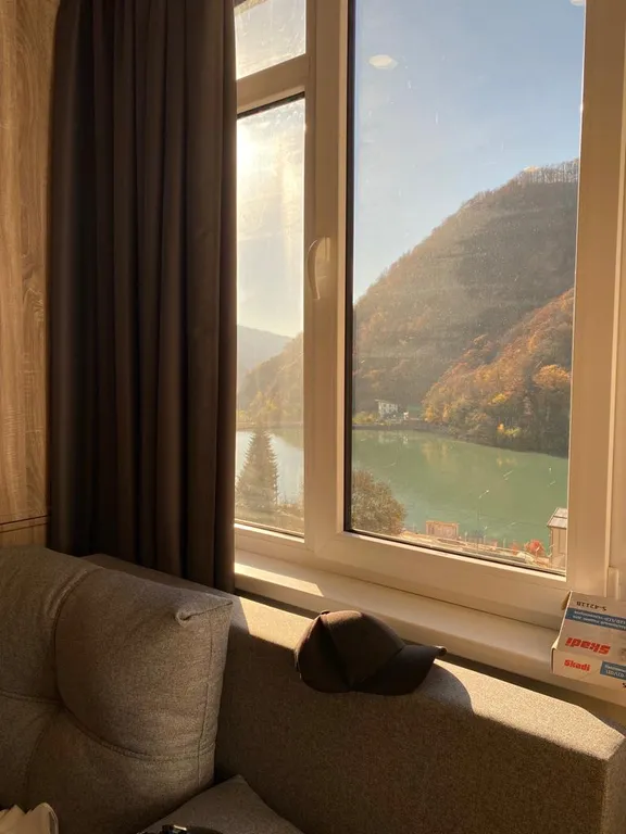 Квартира Шикарный вид на озеро и горы — аренда посуточно в Красная Поляна