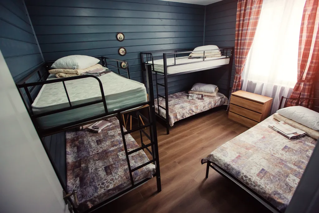 Большой панорамный коттедж в английском стиле с видом на озеро