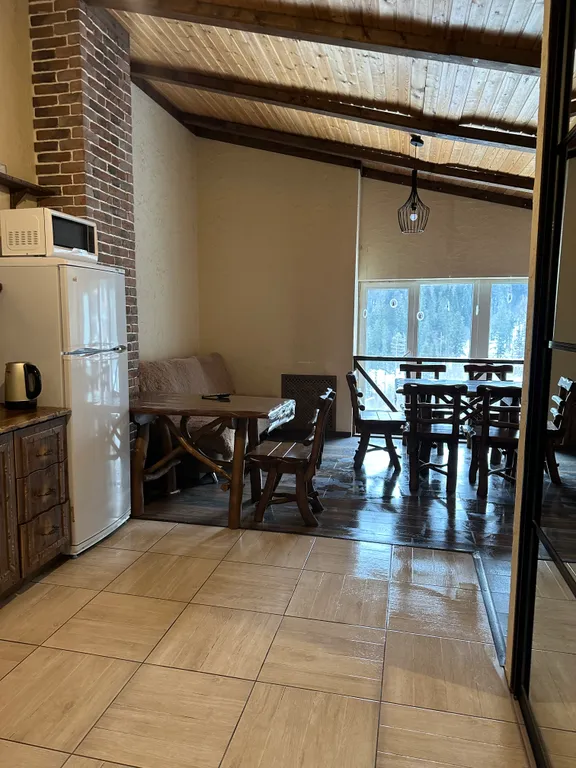 Уютная квартира на мансардном этаже с видом на горнолыжный склон, лес — аренда посуточно в Домбай