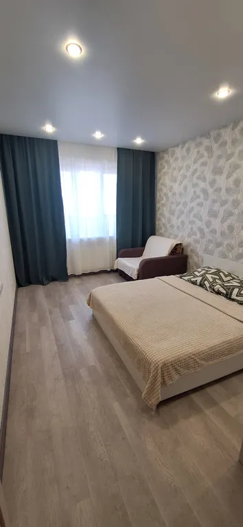 Просторная 2х комнатная квартира у аэропорта Толмачево — аренда посуточно в Обь