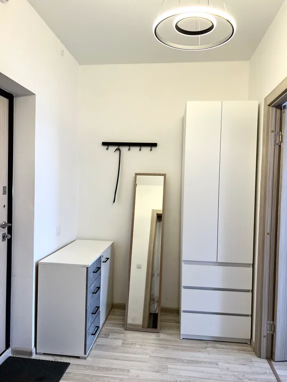 Просторная студия с лоджией и видом на город