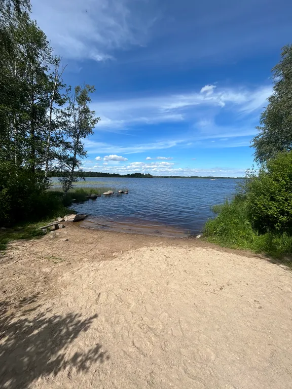 Уютный дом у озера