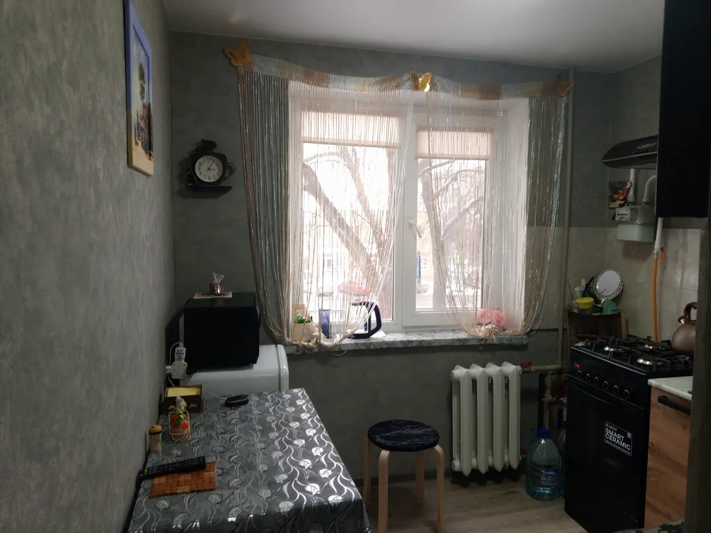 Квартира Квартира Однушка после капремонта из двух зон — Луганск