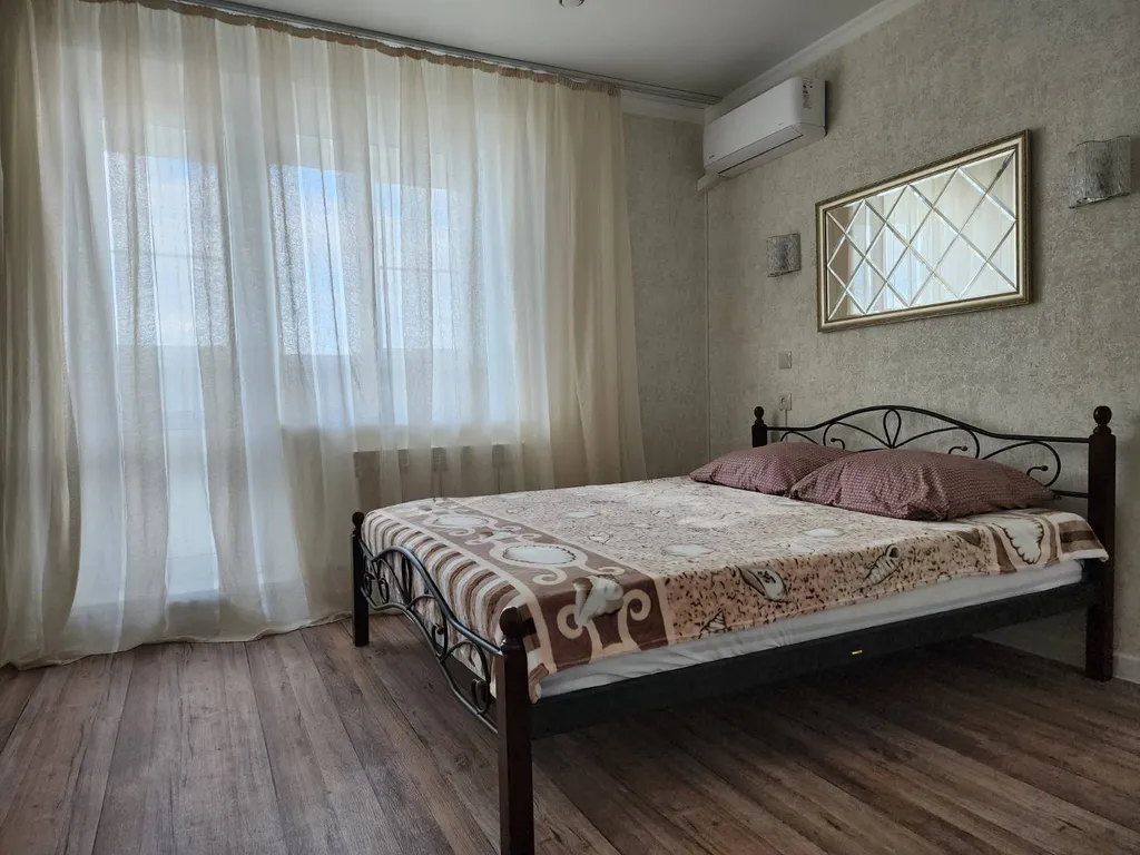 Уютная двухкомнатная квартира с видом на город