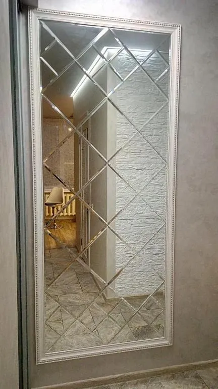 Сталинка вблизи вокзалов и исторического центра