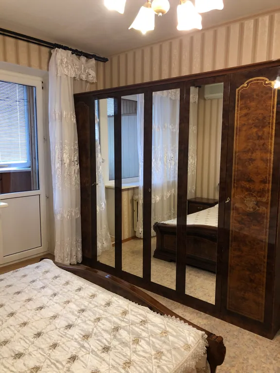 Просторная 2-комнатная квартира в районе Парка Победы (ул. Стаханова)