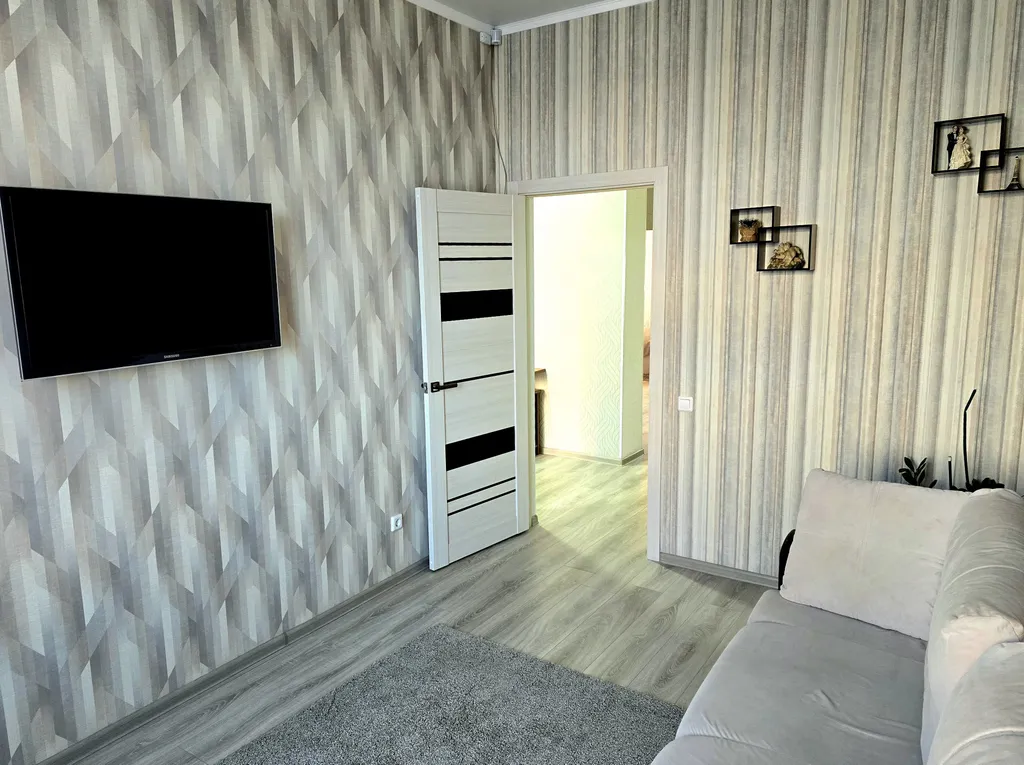 2 х комнатная Квартира с отдельным входом