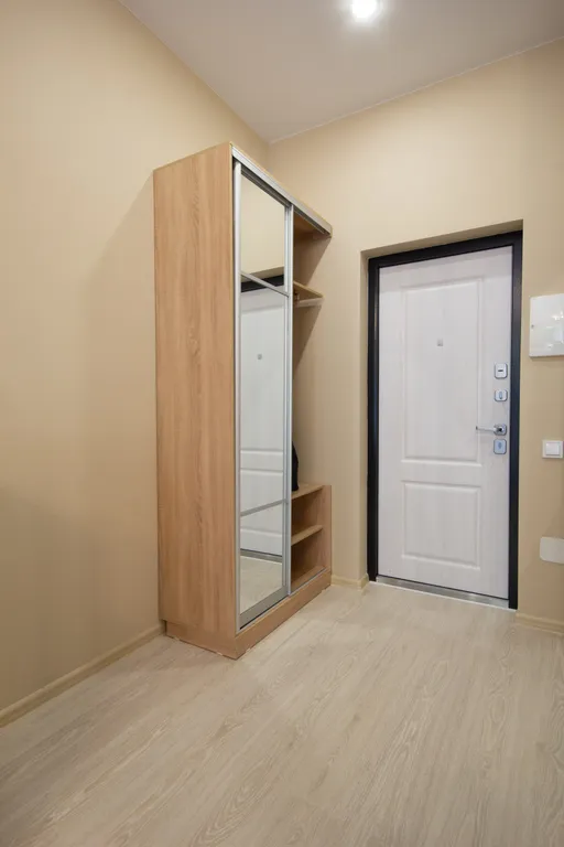 Апартамент с бассейном и балконом