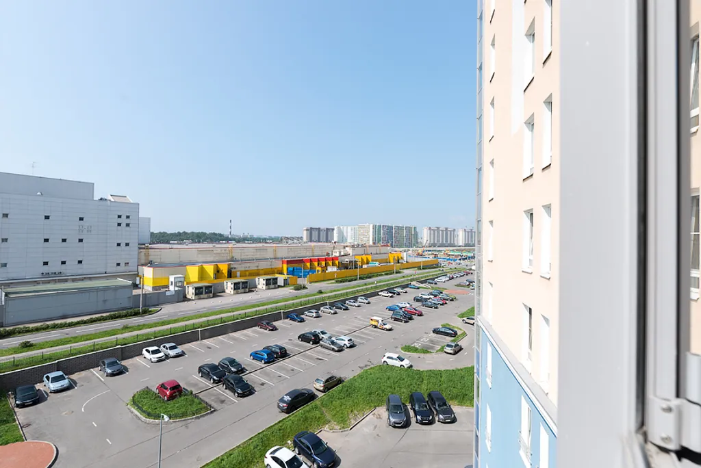 Рядом с метро отчётные документы и есть куда поставить машину