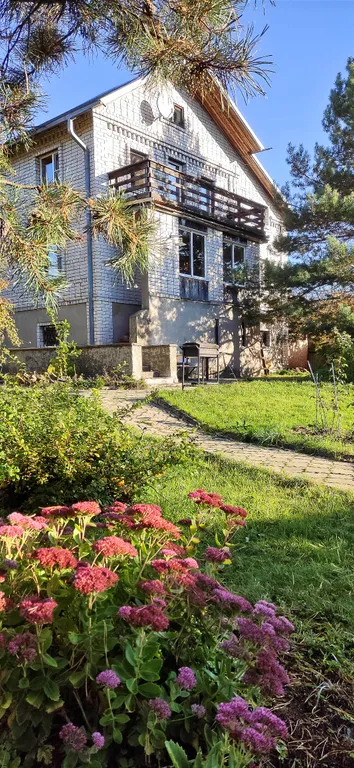 Дом с камином и садом! Две минуты до пляжа!