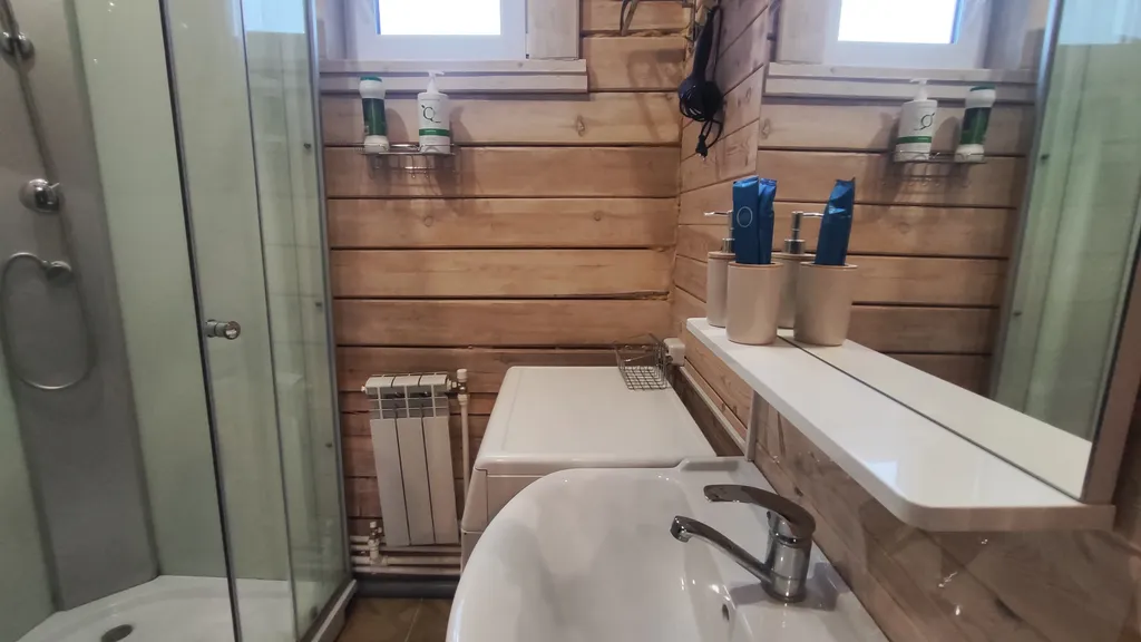 Дом с закрытой парковкой