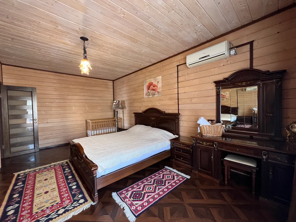 Дом с сауной и большой ванной на террасе