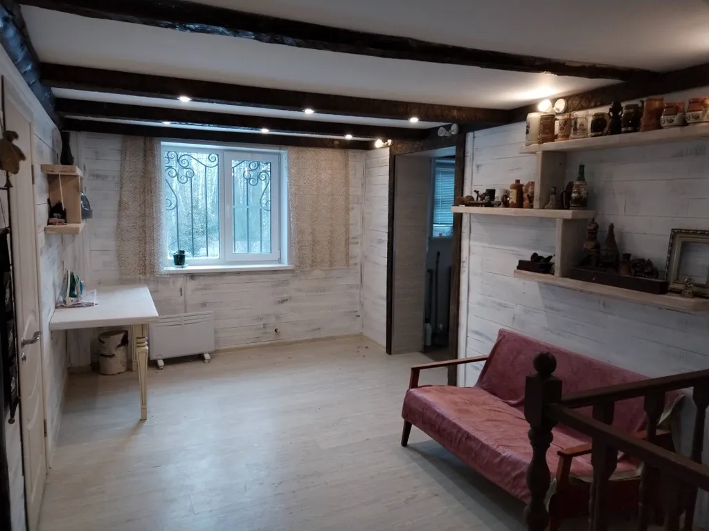 Большой коттедж в лесу