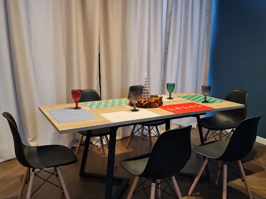 Уютный загородный дом с панорамным окнами