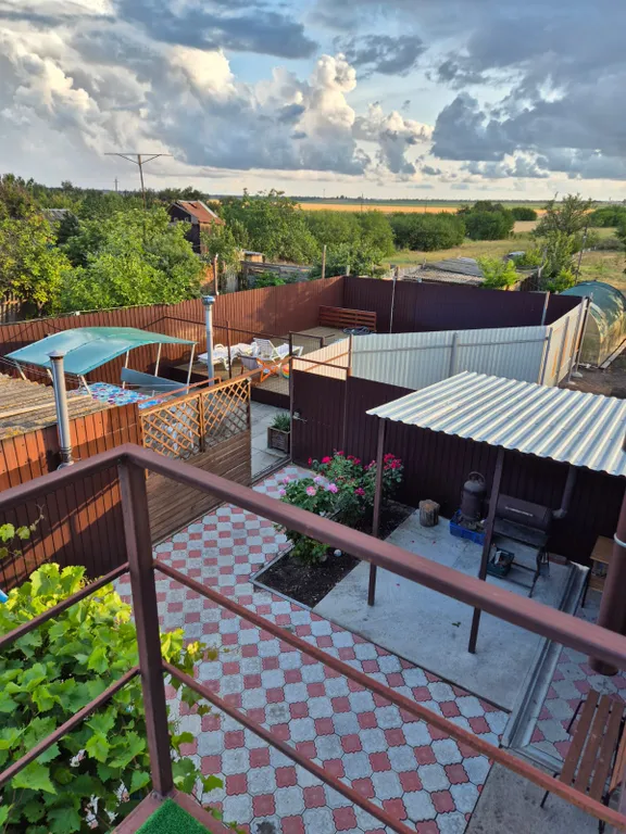 Дача с бассейном на море