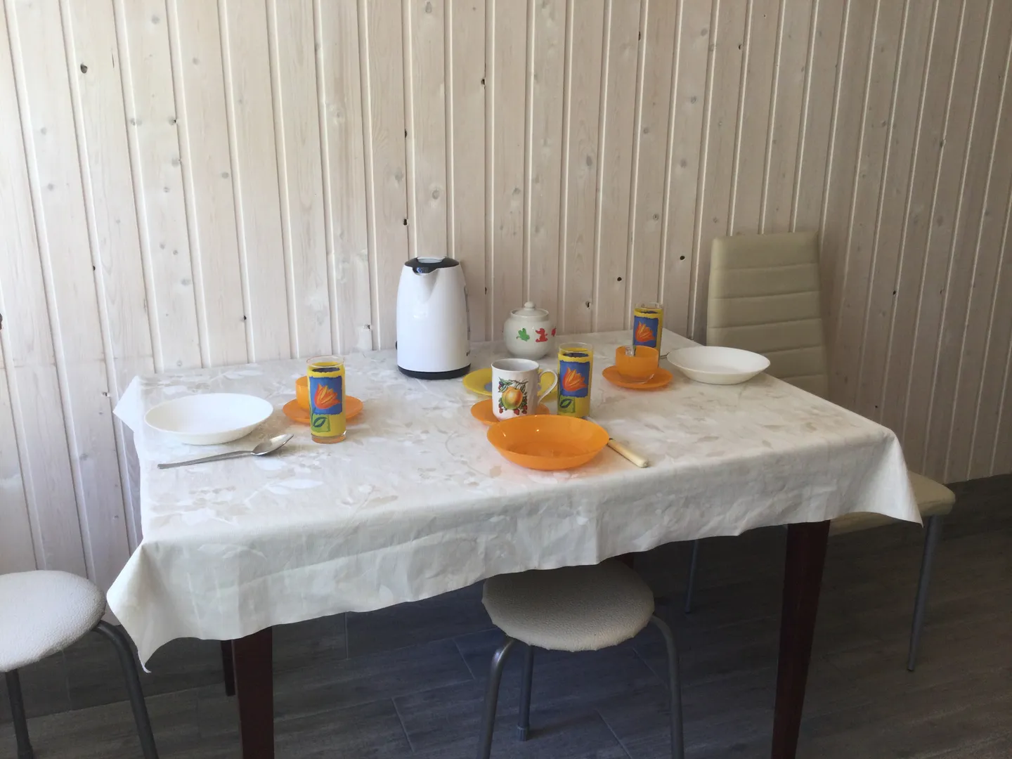Стол в кухне