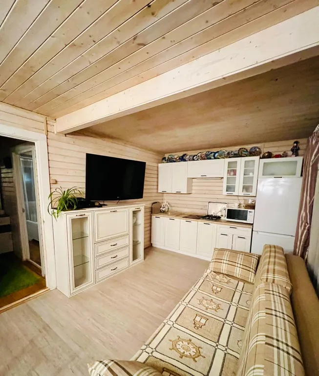 Загородный дом с баней в километре от прекрасного города