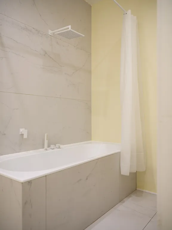 Апартаменты с тремя спальнями на Петроградской стороне