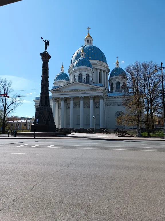 Евродвушка рядом с Троицким собором