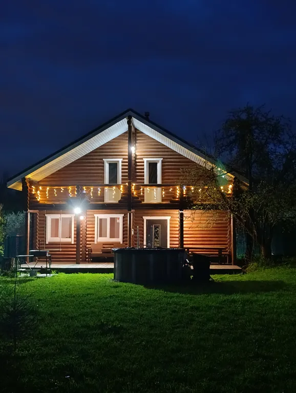 Уютный бревенчатый дом Life veranda на берегу пруда с баней на дровах