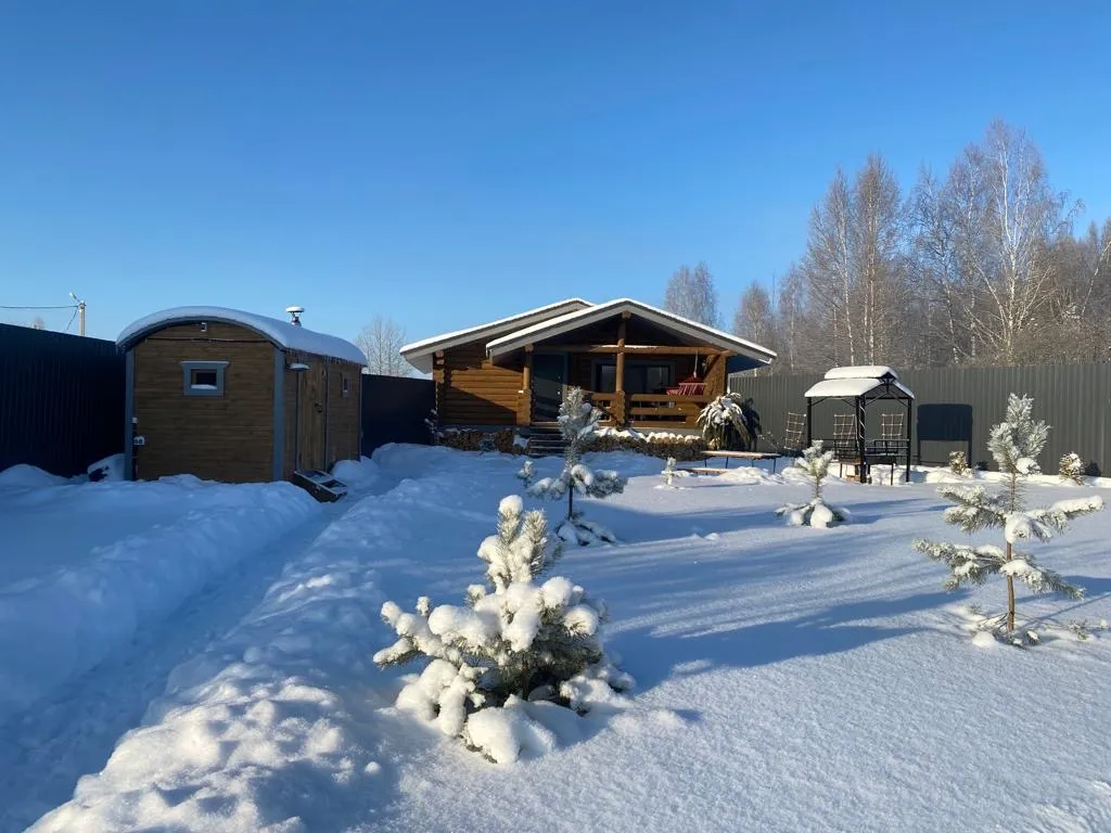 Домик со своим прудом и баней