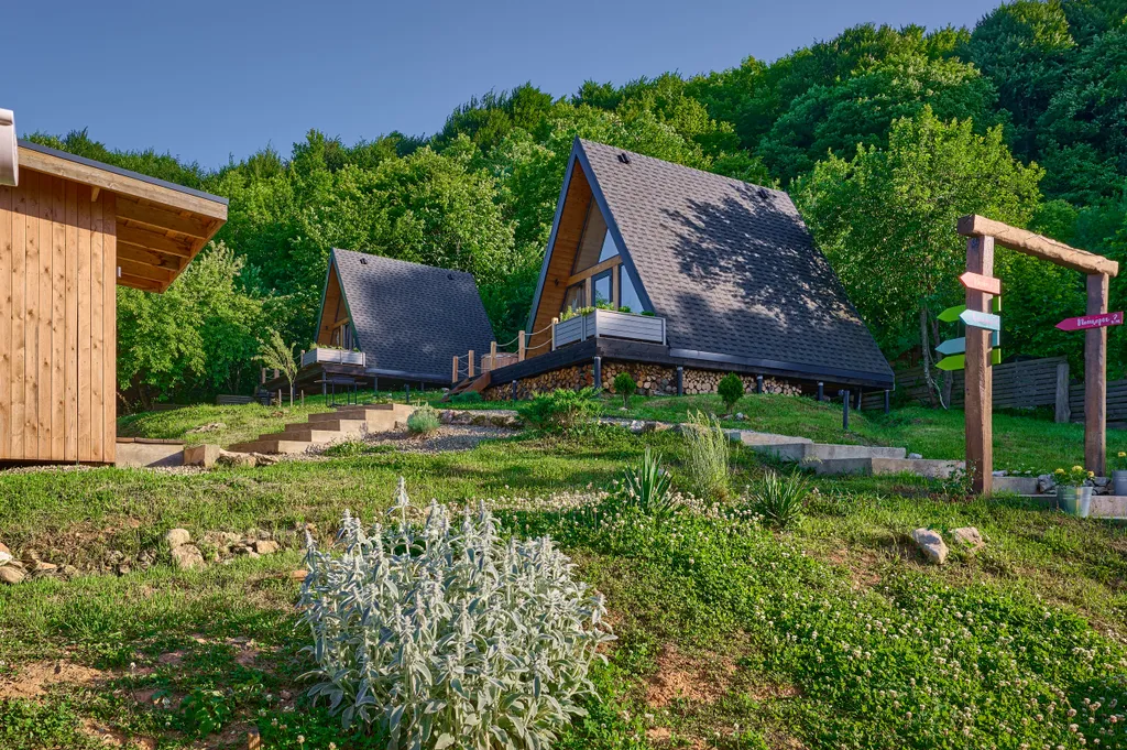 Уютная А-фрэйм хижина в горах Адыгеи