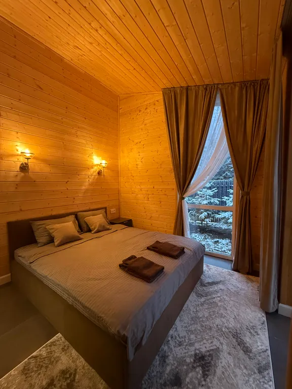 Дом в лесу с видовой терассой и чаном