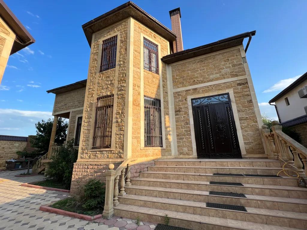 Коттедж Большой дом в 10 метрах от моря — аренда посуточно в Махачкала