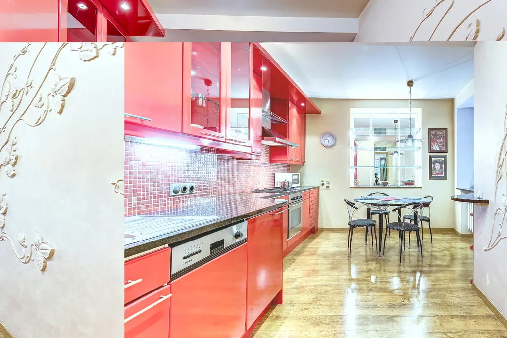 Ryss' 2BR Apt on Nevsky 79