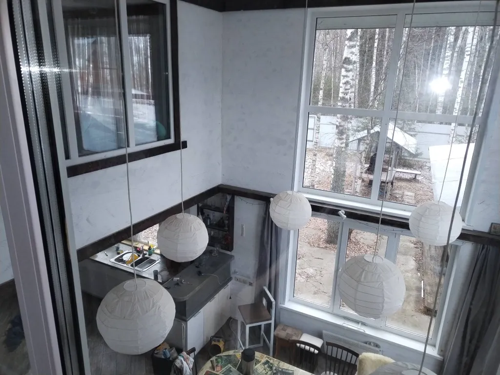 Большой коттедж в лесу