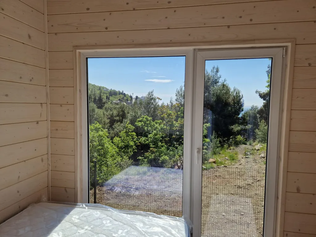 Домик в тихом месте у моря