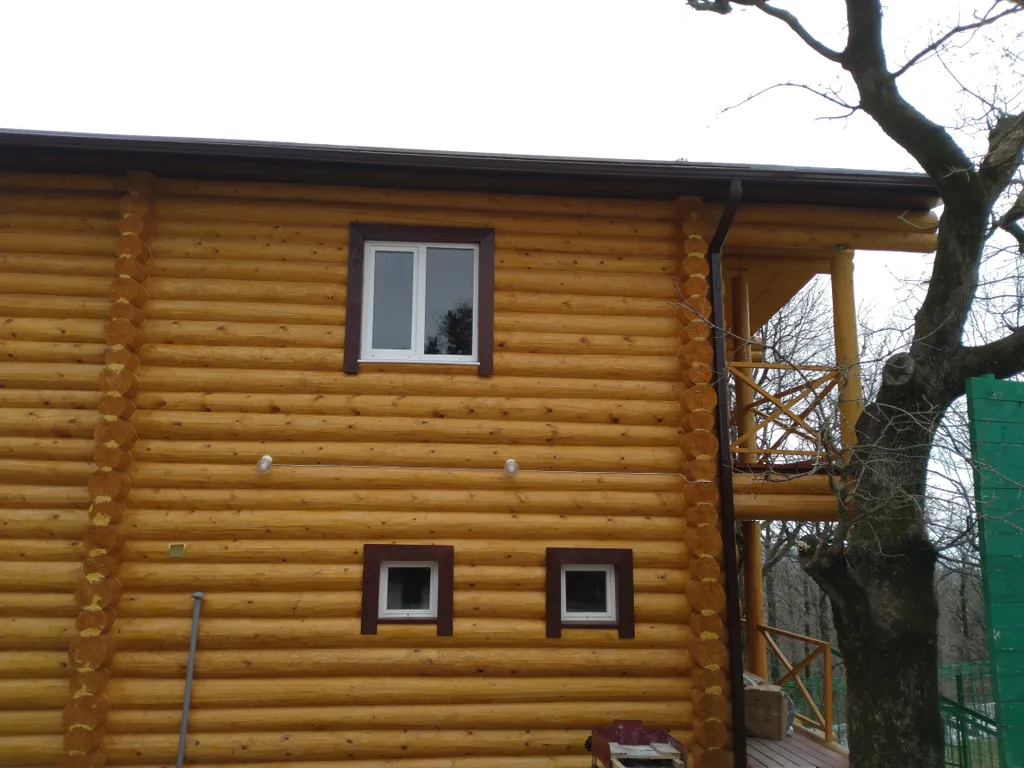 Бревенчатый дом 2 в лесу с бассейном