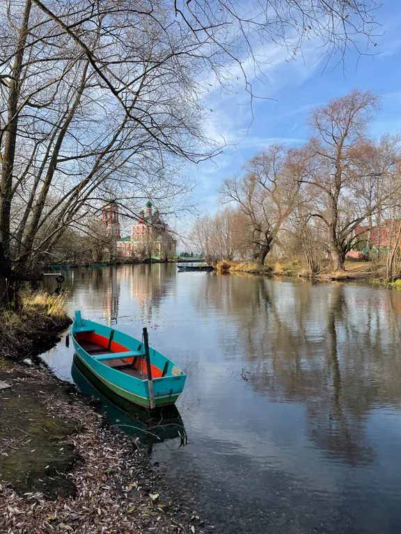 Домик мечты в самом живописном месте города, у реки и озера