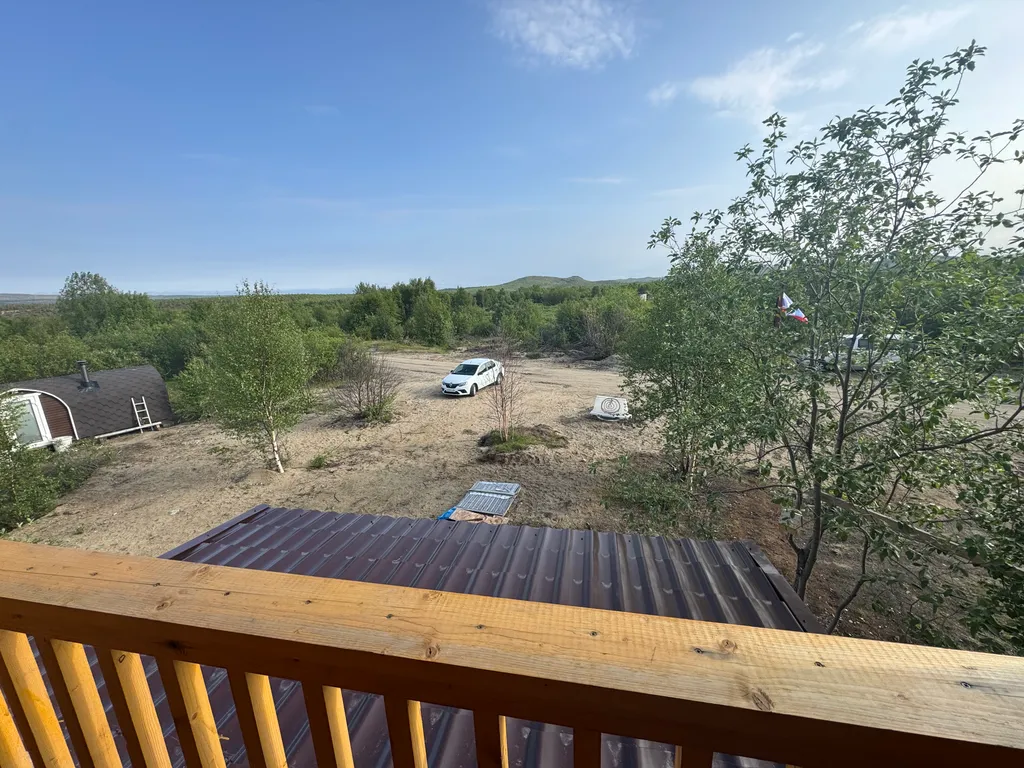 Уютный двухэтажный дом в окружении природы