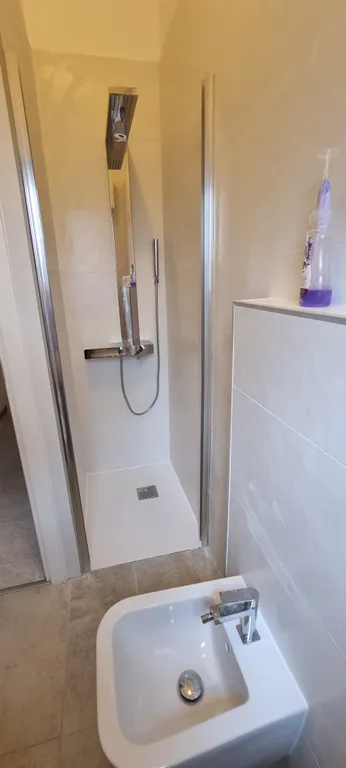 Двухэтажная квартира с частным двориком в Линиано Саббьядоро на море