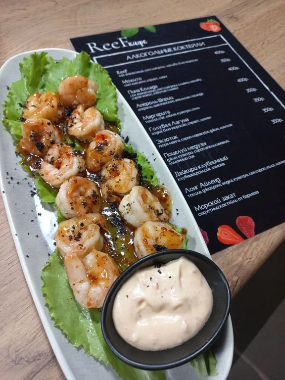 Уютный номер в отеле с ухоженной территорией на берегу моря