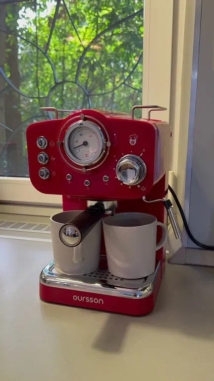 Дом и море через дорогу