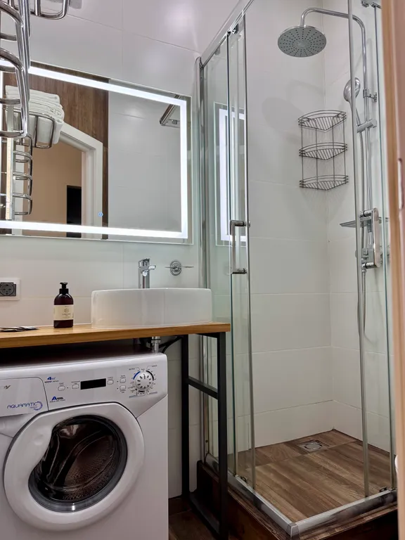 Дизайнерская квартира и бассейн на территории комплекса