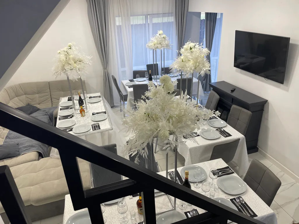 Коттедж с теплым бассейном и баней в 15 минутах от города