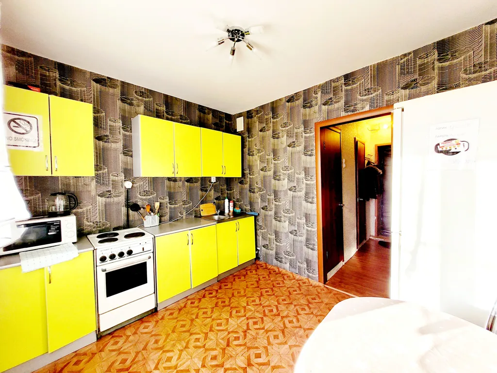 Однушечка возле линии в центре харьковской горы