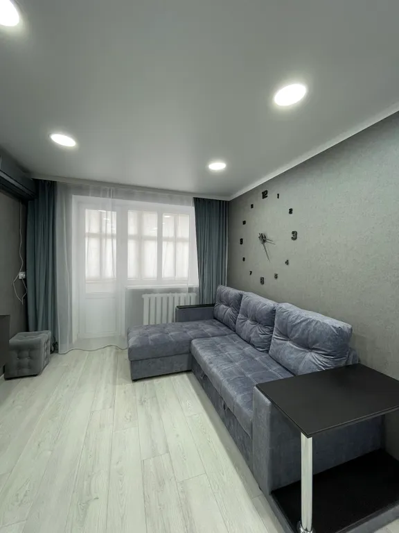 Компактная двушка в балконом и видом на сквер в районе АЭТЗ