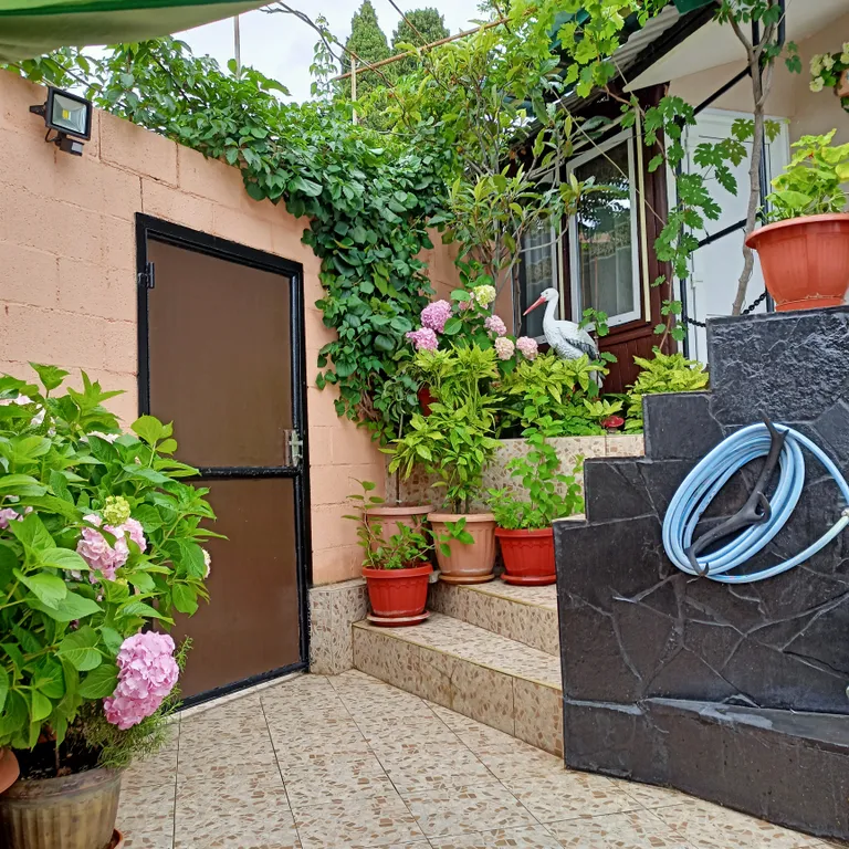 Уютный домик с видом на море и горы