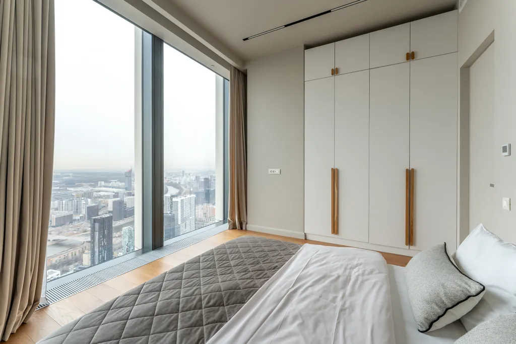 Угловой стильный апартамент с 2 спальнями