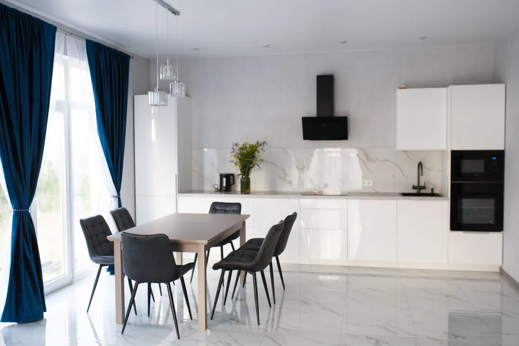 Дом на вершине с видом на море и горы