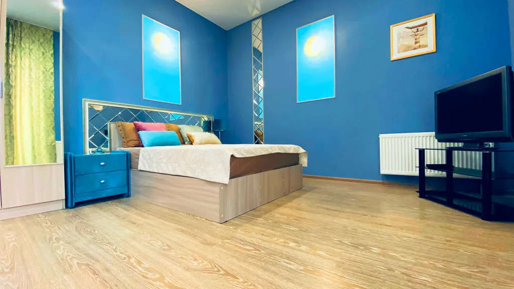 Просторная квартира с лоджией на площади Революции