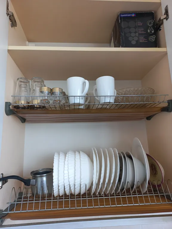 С панорамным видом на море и гору медведь (аю-даг)