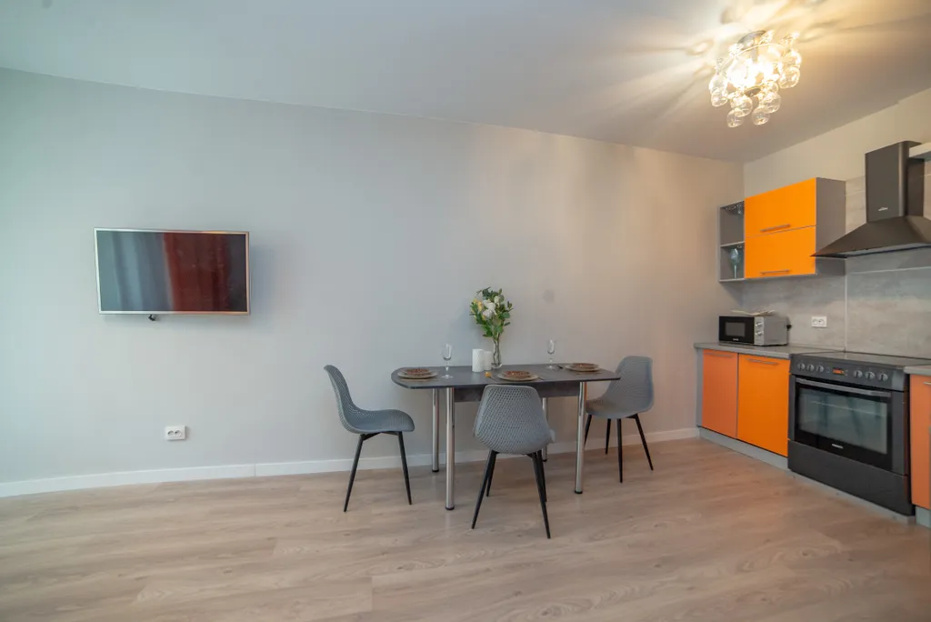 Евродвушка с балконом на Тверитина 41 для 4 гостей