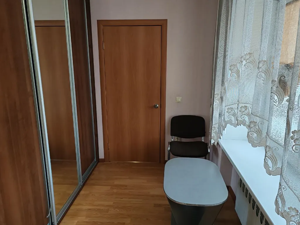 Евродвушка в доме с огороженной территорией в центре города