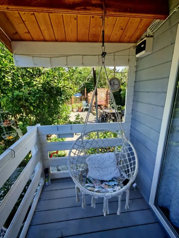 Уютный домик на большом участке с садом